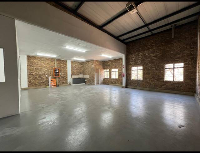 280M² WAREHOUSE TO LET IN STRIJDOMPARK